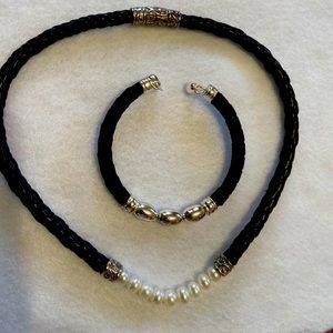 Leather an pearl necklace and bracelet